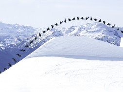 Další magor, co to roztočil 4x hlavou dolů na snowboardu!